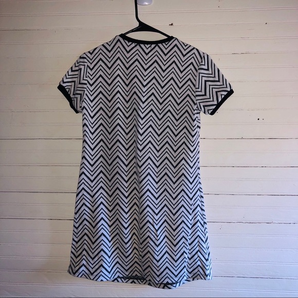 Black and white zig zag strip dress - Picture 4 of 5